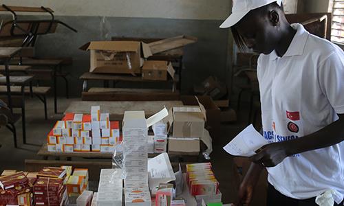Ebola fear in Liberia, from teacher to street vendor