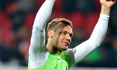 Goalkeeper list for special awards released