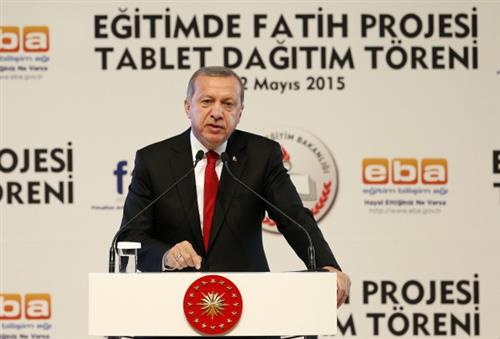 President Erdogan gives 700,000 free tablets to students