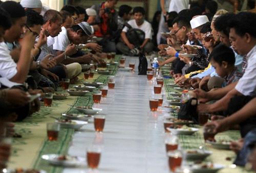 In Indonesia, breaking fast not just Muslim affair