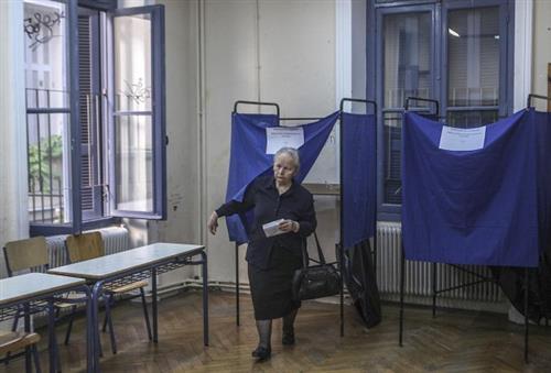 Greeks head for polls in bailout referendum